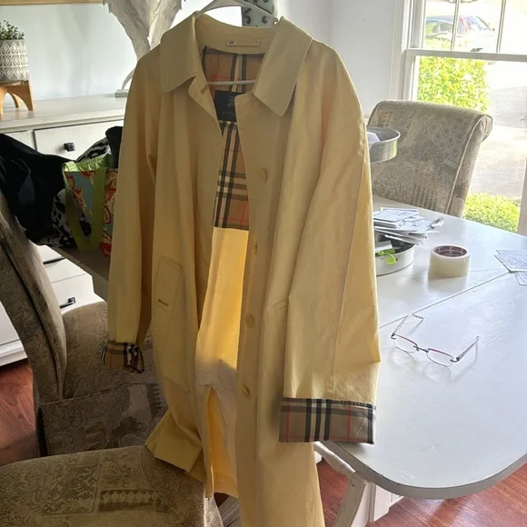 Yellow trench coat - Picture 2 of 7